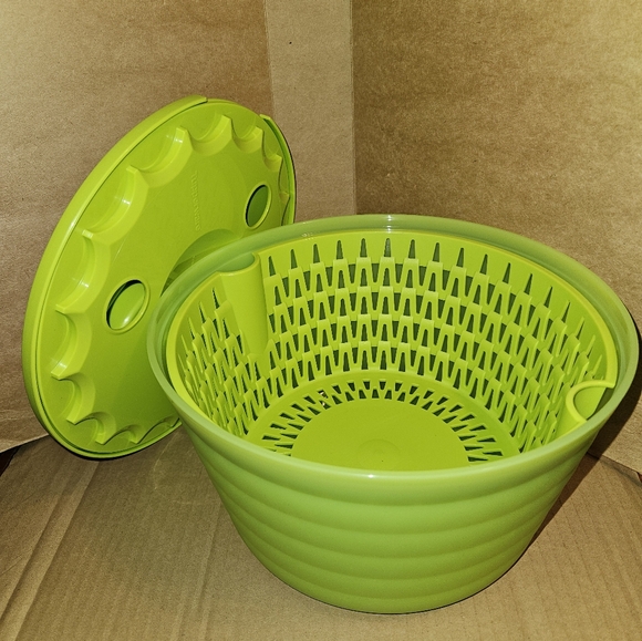 Tupperware Salad Spinner - Picture 3 of 3
